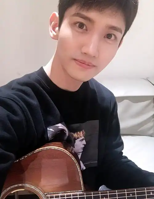 东方神起的沈昌珉将于四月发行首张个人专辑