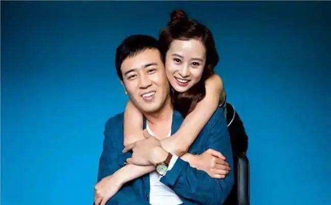 王丽坤的绯闻男友,与妻子29年情惹人羡,大器晚成终成人生赢家