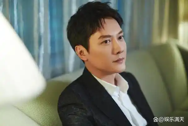 身价过亿,母亲从事文艺行业,在母亲的影响下,冯绍峰喜欢上了音乐,在他