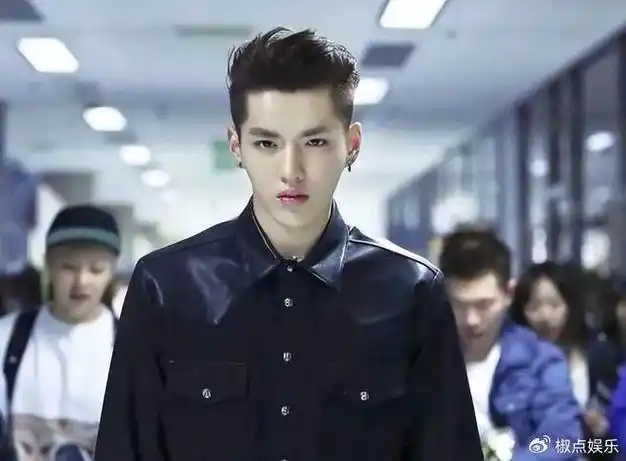 吴亦凡,突然冲上热搜!他是如何从顶流明星沦落到阶下囚的?