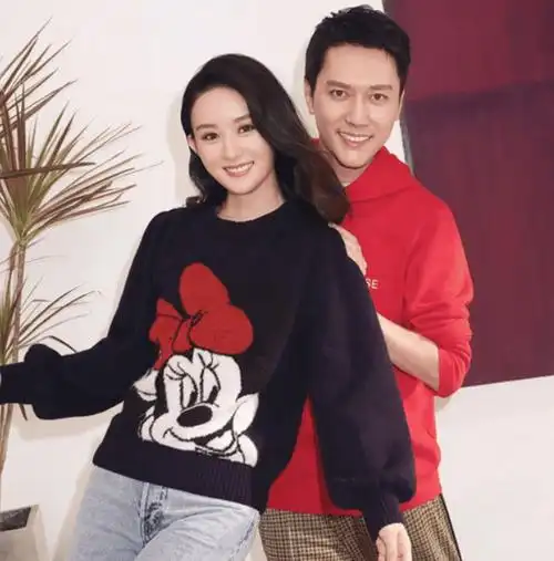 冯绍峰带子接机赵丽颖,一家三口互动有爱,曝冯妈送她豪宅求复婚_感情