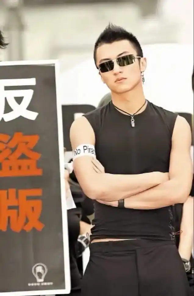 谢霆锋 适合任何发型与造型 - 抖音