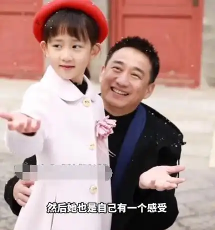 高龄生下了小儿子黄磊在节目里解释到自己是重女轻男,他非常喜欢女儿