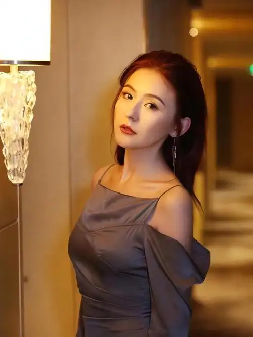 这一次37岁的宁贵人热依扎给女演员们敲响了警钟