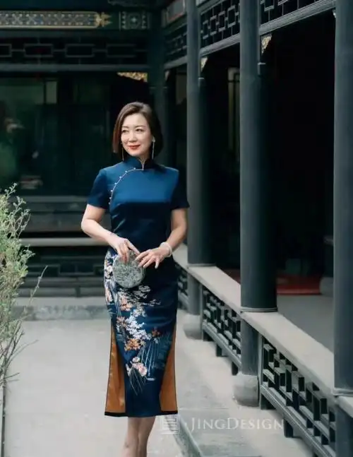 年轻优雅气质的妈妈|重庆婚礼妈妈旗袍