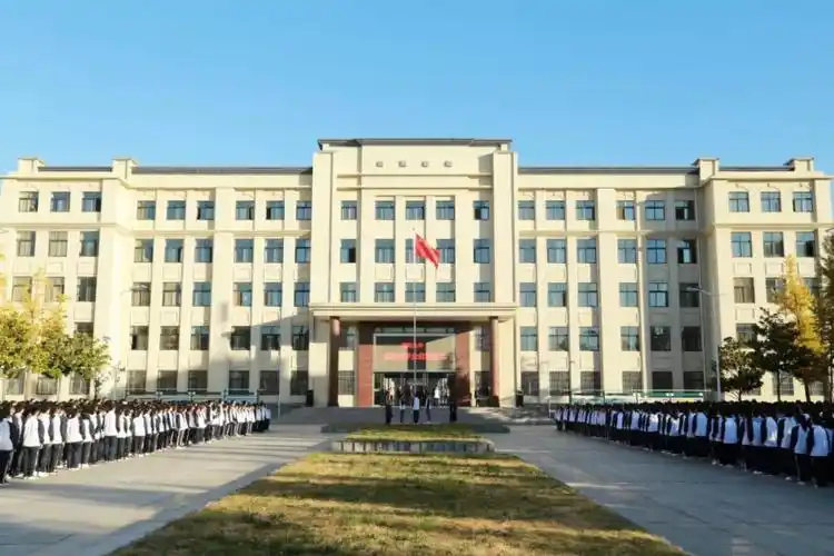 爱心企业在莱阳九中设立助力圆梦奖学金