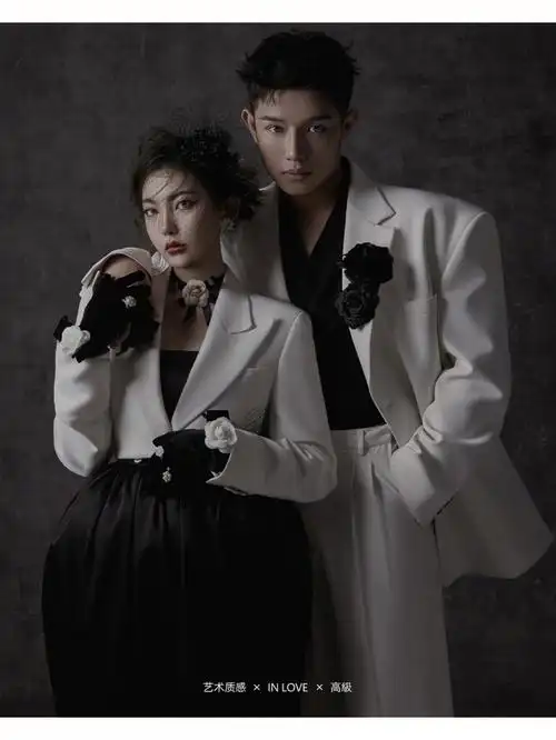 95后酷飒白西装情侣写真