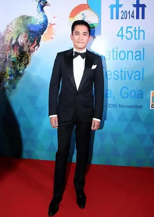 长得英俊潇洒,却输在"身高"上,这6位男星的身高太不懂事了