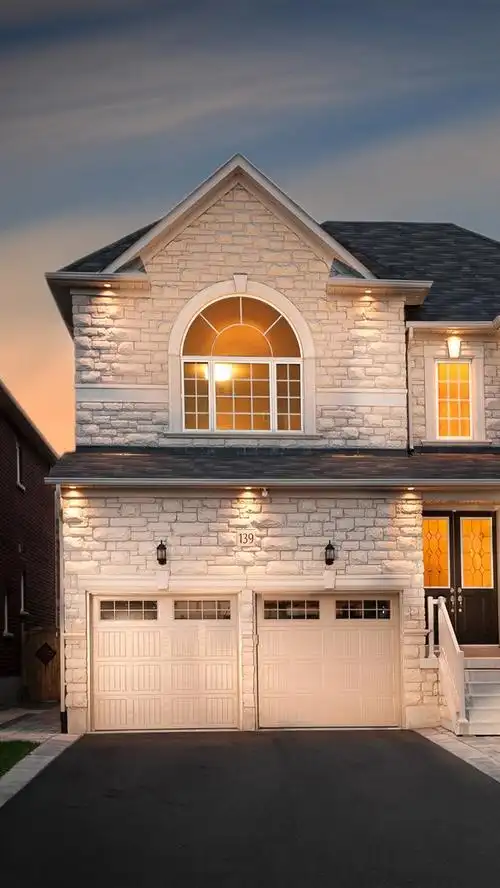 壁纸 别墅,房屋,傍晚,灯光,树木 3840x2160 uhd 4k 高清壁纸, 图片