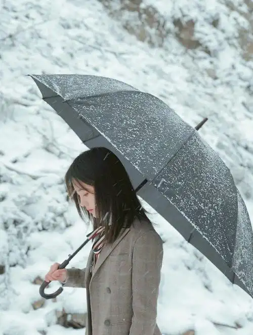 来品品女明星打伞的造型江疏影鞠婧祎刘亦菲宋茜李沁杨幂谁惊艳到了你