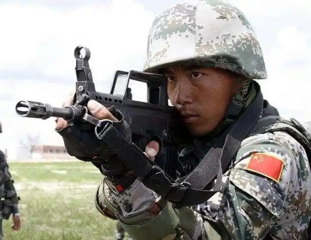 警用防暴头盔作用有哪些(头盔的真正用处到底是什么)-千百盾