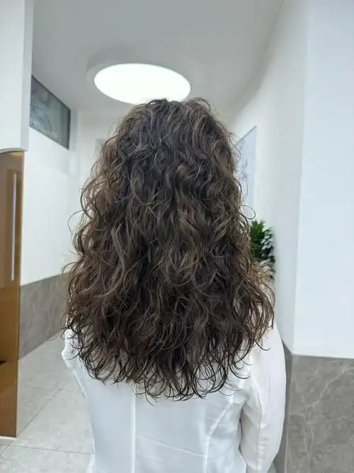 个月变成了图三,感觉好好看,就是我喜欢的蛋蛋卷🥰#蛋卷中长发烫发