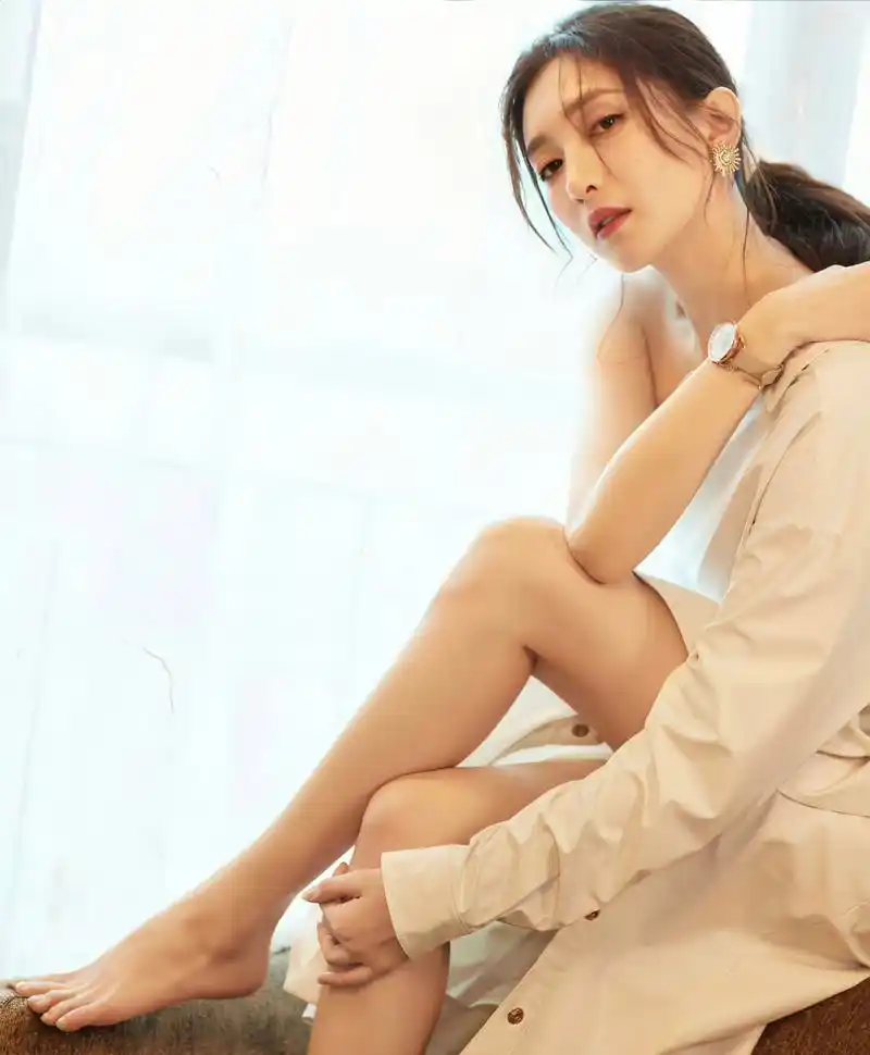 江疏影白嫩光滑的美脚丫