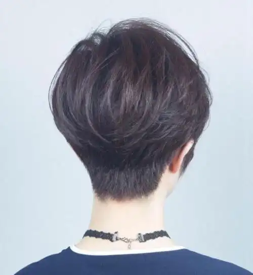 2019流行剃后脖短发剪了这款短发的小姐姐都高兴的捂嘴了