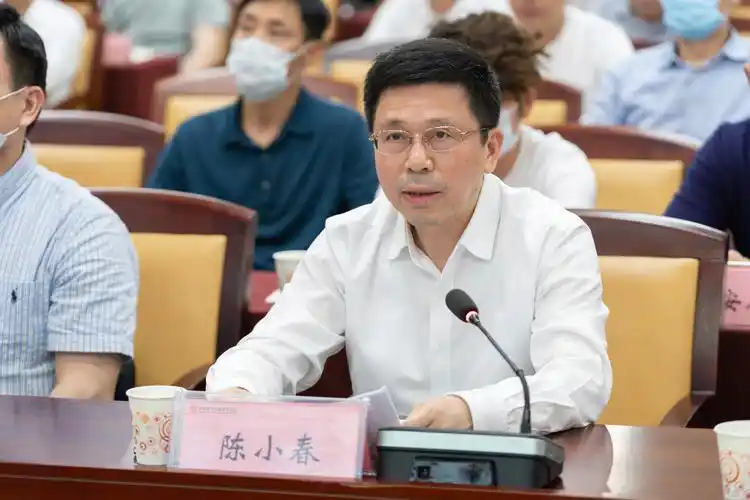 出席并讲话,省纪委省监委驻委纪检监察组组长,党组成员盛立新主持会议