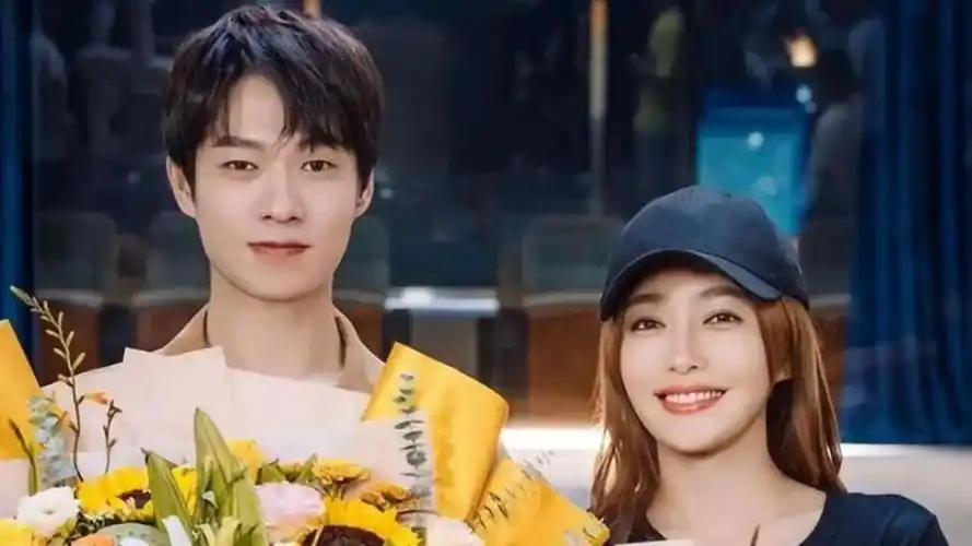 秦岚魏大勋恋情再添实锤!全程手挽手显亲密,恋情稳定疑似同居