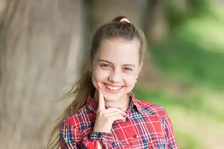 小孩的笑容图片