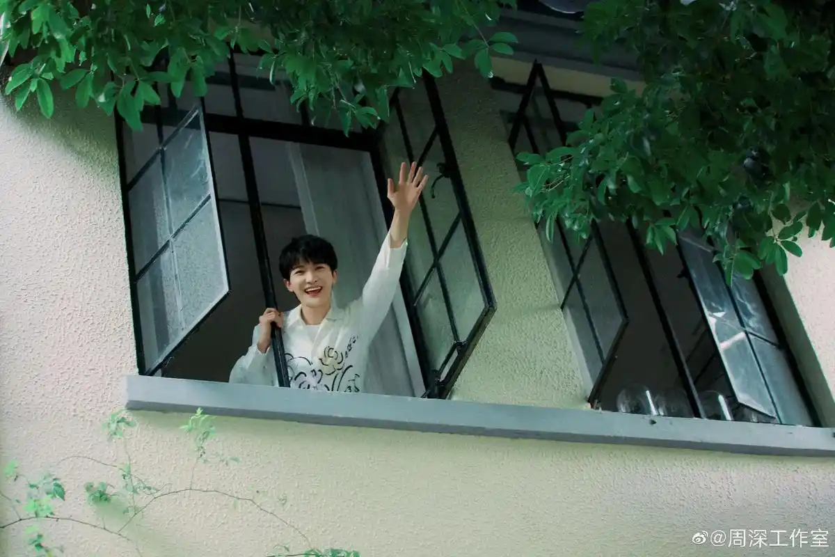 深深这两组照片真的好少年!#周深#周深工作 - 抖音