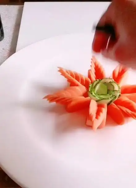 黄瓜胡萝卜摆盘,简单又不失美观,创意十足