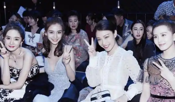 杨幂赵丽颖首度合作引热议,曝一个演女二,一个客串,粉丝急眼了