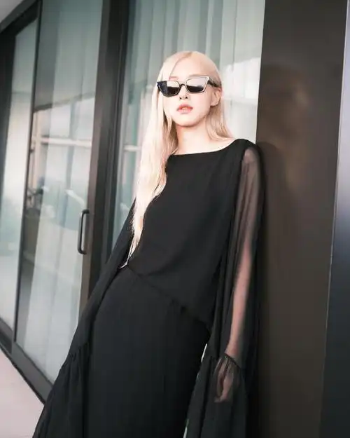 #朴彩英圣罗兰全球品牌大使##朴彩英solo出道三周年#