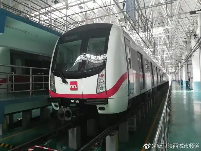 西安地铁2号线唐诗专列自开行以来,受到市民朋友的热情关注