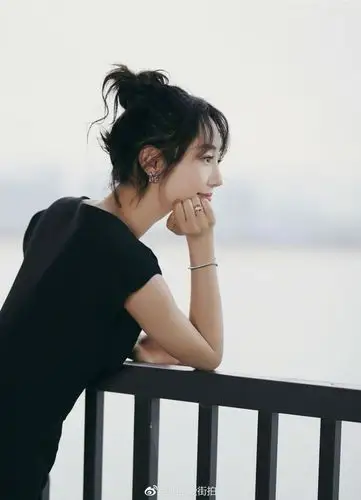 星尚现场# 白百何亮相首届上合组织国家电影节闭幕颁奖典礼,一身黑色