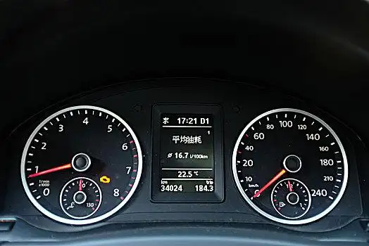汽车仪表盘图片
