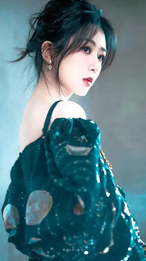 杨紫 鎏金蝴蝶公主