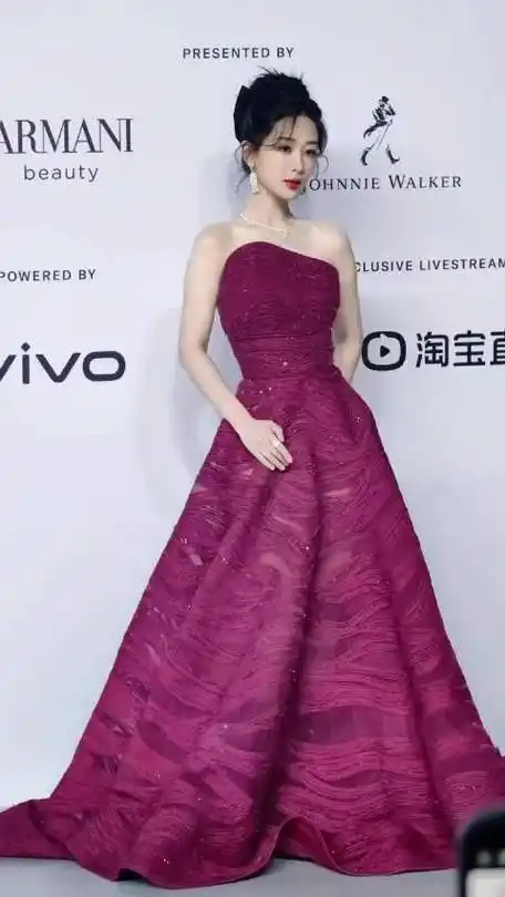 杨紫 亮相gq盛典红毯,从童星到大女主,她奋斗了十几年