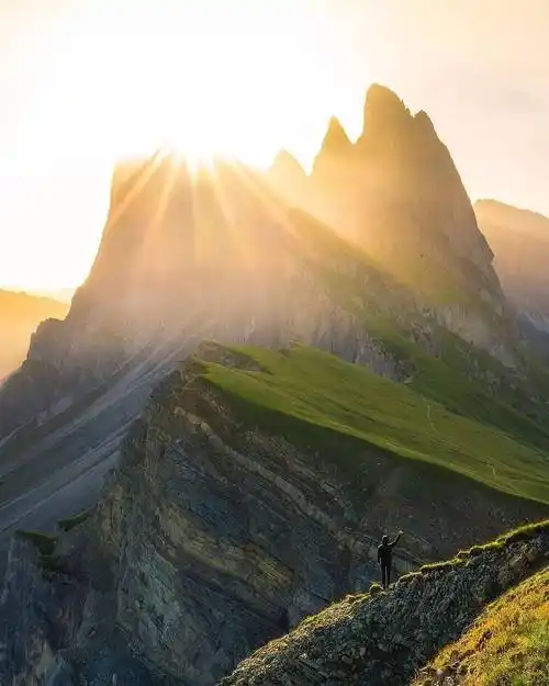 视界| 险峻磅礴刀背山_山峰_grassi_seceda