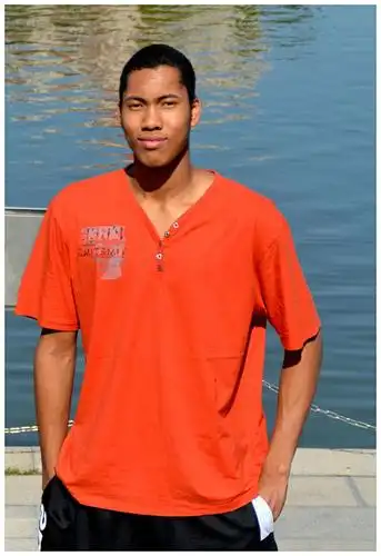 中国男篮后继有人!中非混血球员18岁2米08,渴望为国效力争光!