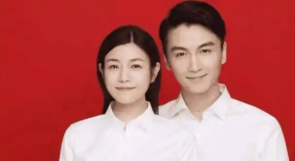 有种"证件照"叫吴京的结婚证,别人都是白衬衫淡妆,而