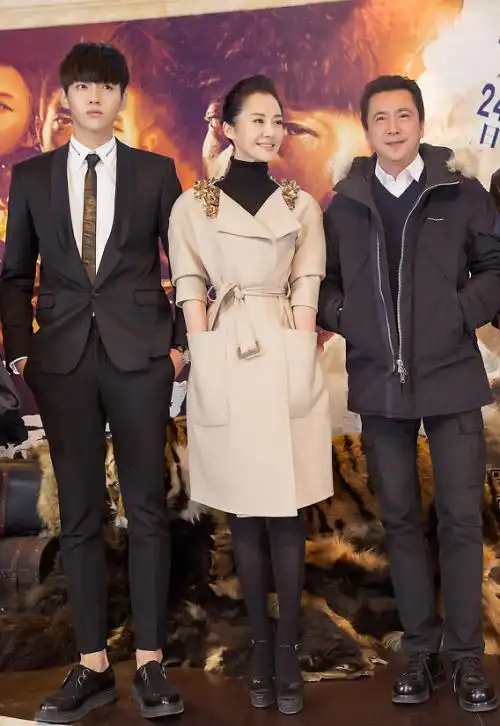 吴亦凡许晴亮相首映礼 或共同出演姐弟恋影片逆袭年龄差