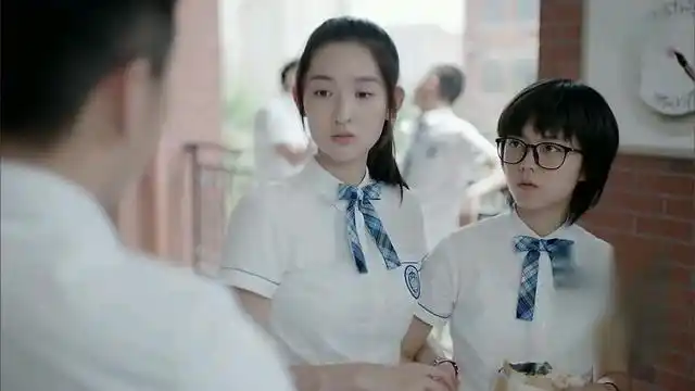 少年派女主恋情被扒,小小年纪关系网太复杂,鲜肉导演一个不放过