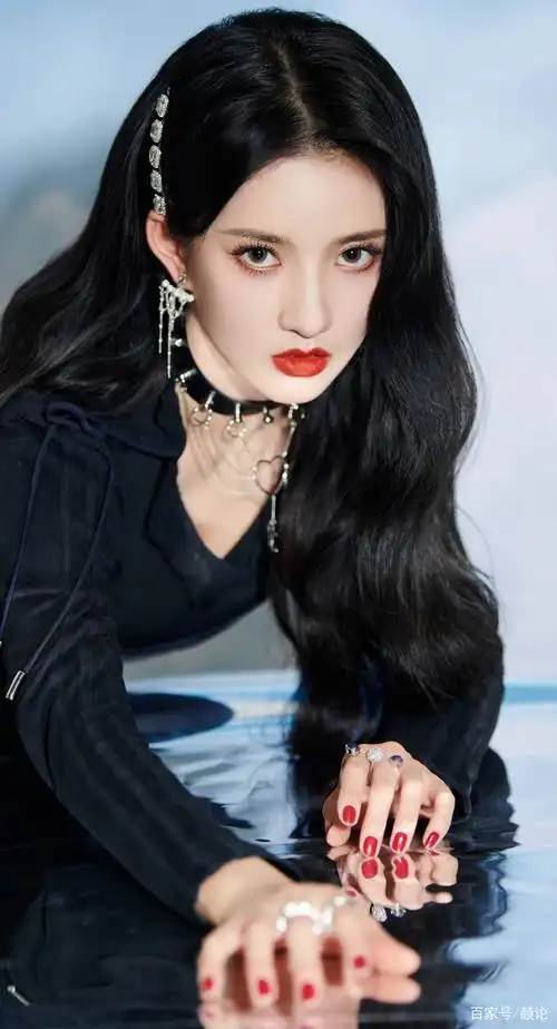 刘些宁绝美造型合集