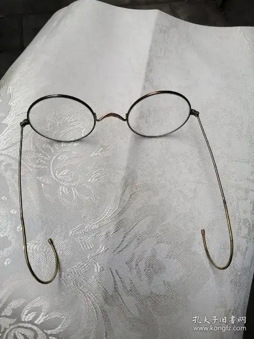 清未民初铜包金金丝眼镜,18k的眼镜,平光,收藏或自己带都是不错的选择