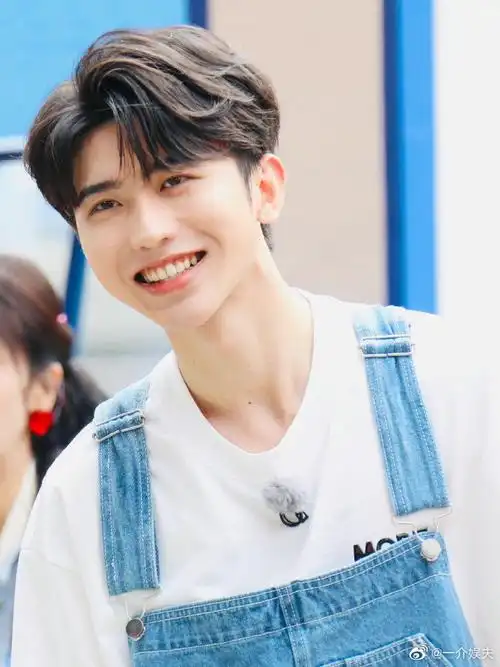 蔡徐坤也太甜了吧,被甜到晕古七,救命,你别对我这么笑,怎么越来越可爱