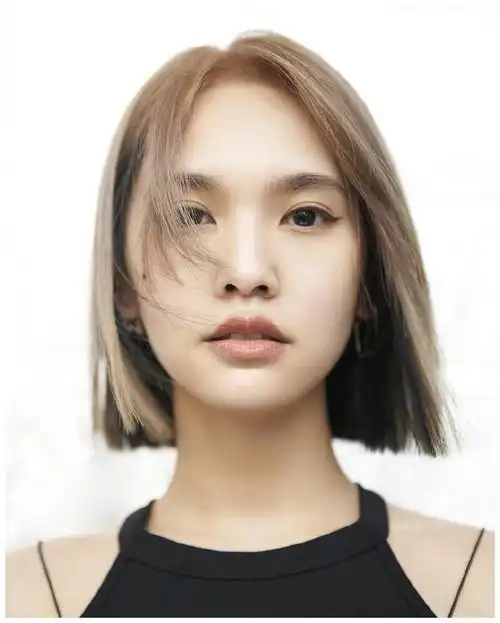 杨丞琳换新发型了,新发型类似"洗剪吹",但是看起来人特别精神