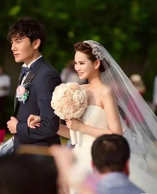 伊能静和庾澄庆离婚后转身嫁给小10岁的秦昊和婆婆处成闺蜜