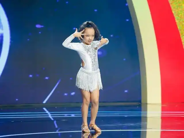 12岁女孩多次获得舞蹈冠军,母亲为让其学跳舞一度打到她想自杀