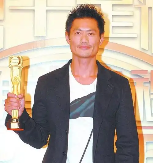 分享拍金枝欲孽难忘事黄德斌竟在故宫有口难言