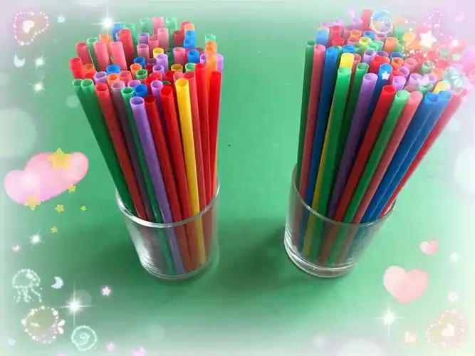 今天呀,我们就要用吸管来做一种乐器——风笛