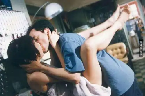 她在订婚前一晚才发现老公「一直偷偷跟人约炮」,气炸的她最后竟然