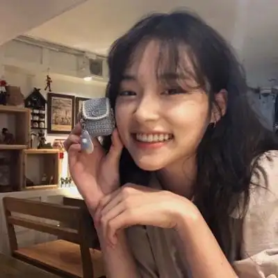 由美头网整理发布,女生头像频道提供更多与温柔,纯欲甜蜜,很好看,女头