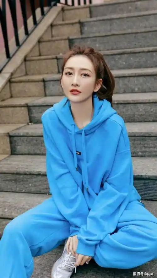 王鸥身材有多好?她和关晓彤站在一起,网友:对比强烈_艺术_观众_才华