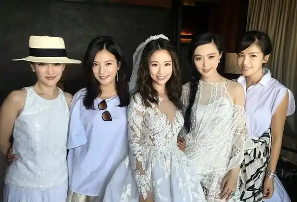 林心如陈妍希的伴娘团可谓最美伴娘团了,胡冰卿,陈乔恩,阿娇,还有