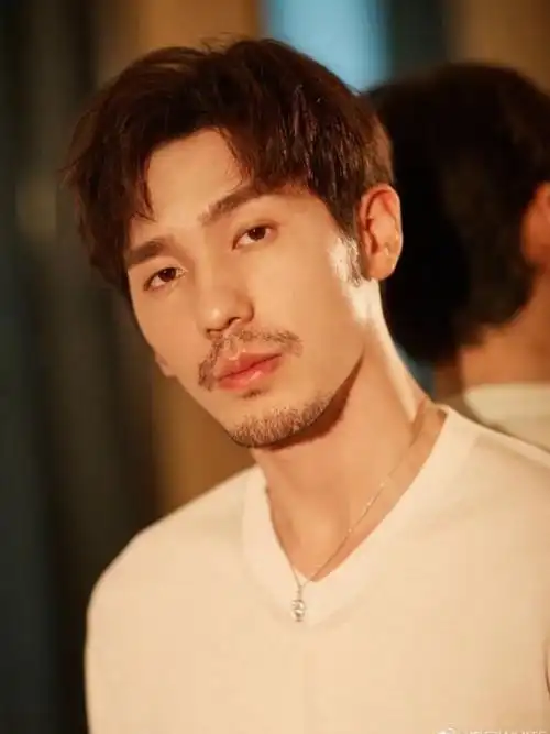 同样是留胡子,为什么白宇不油腻?