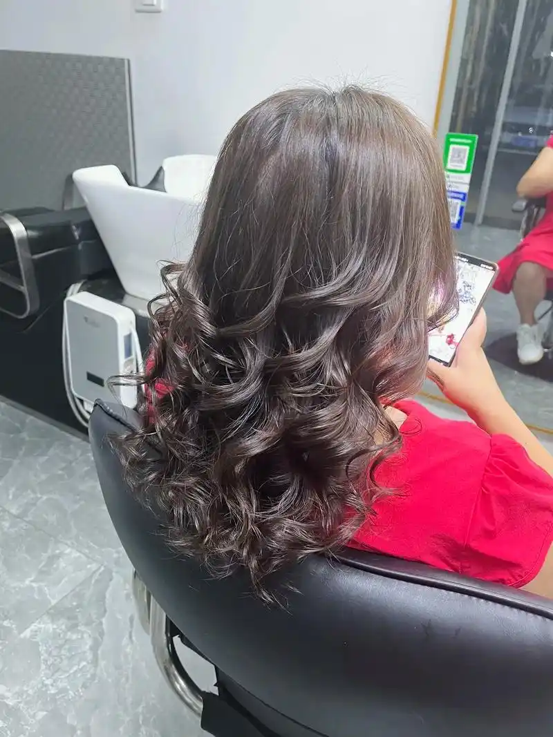 今日发型推荐 #同城美发店推荐 #中长发烫卷发型效果图 # - 抖音