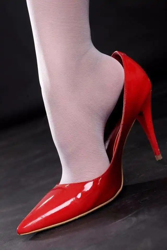 红色高跟鞋,火红色的美脚诱惑